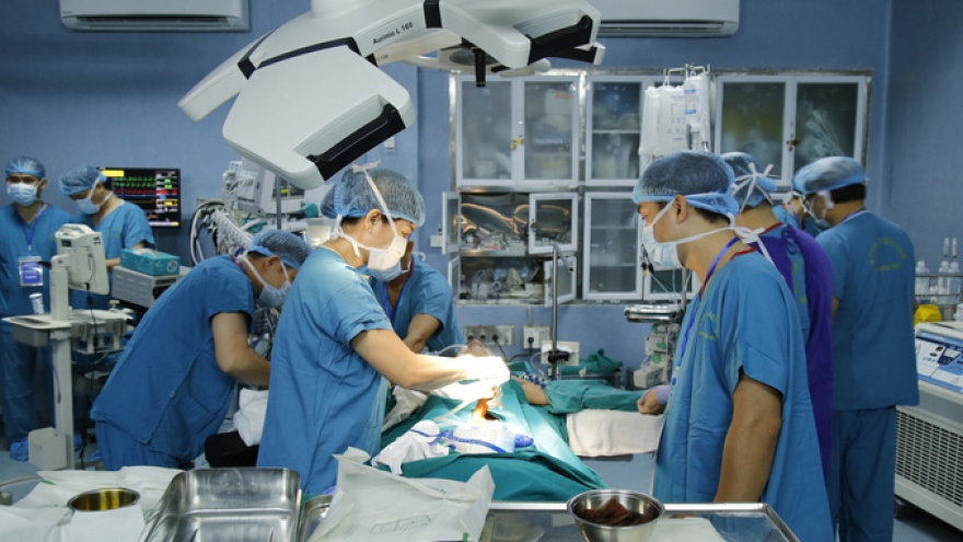 Vietnam successfully performs two bowel transplants